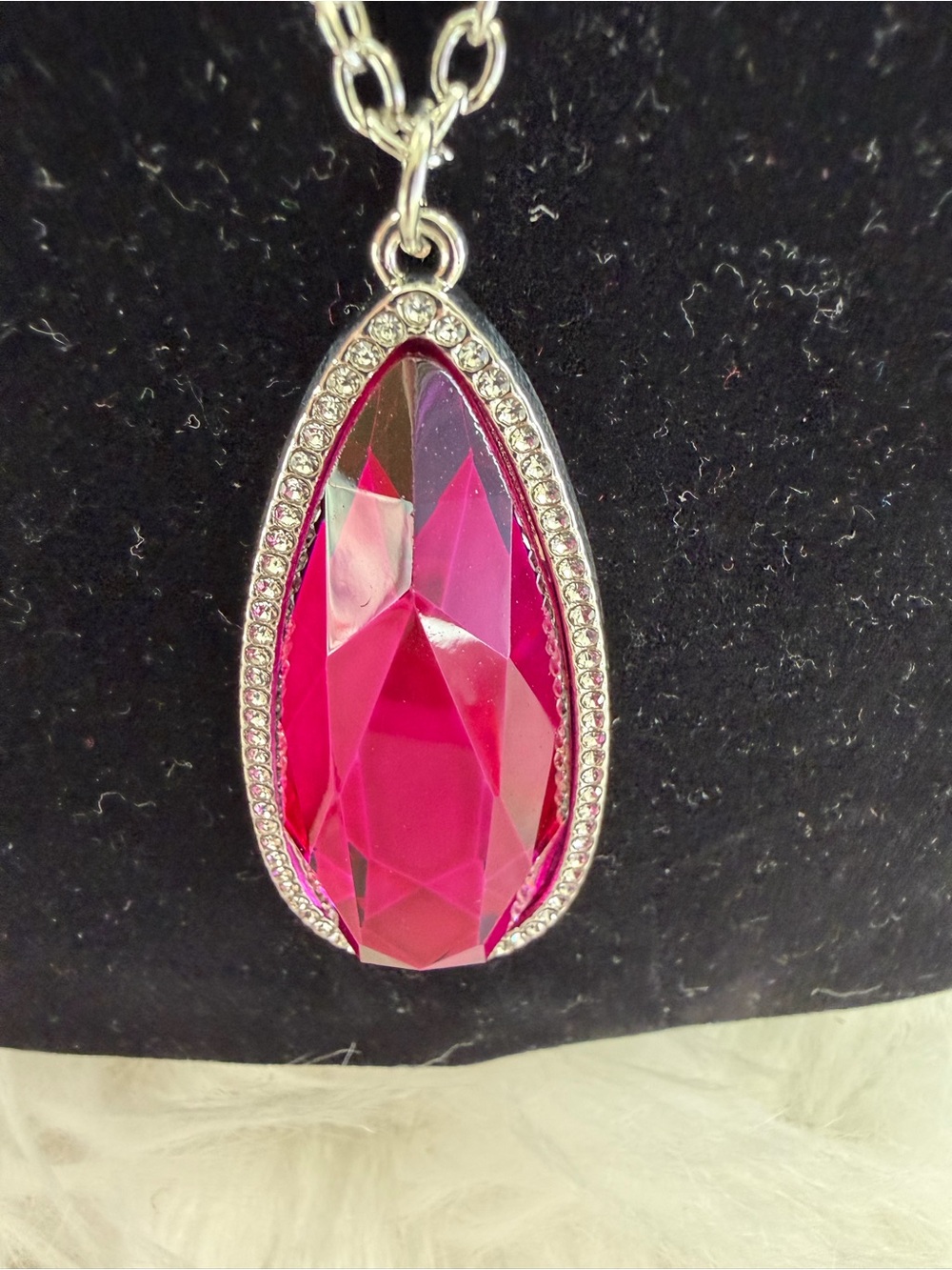 🩷5/$10🩷 Women's Silver Necklace with Hot Pink Teardrop Pendant - Picture 2 of 6
